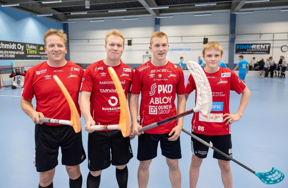 Samuli, Ville, Antti ja Heikki Kolu pelasivat lauantaina samassa kentällisessä 4. divisioonan otteluissa Josba/2:n paidassa.