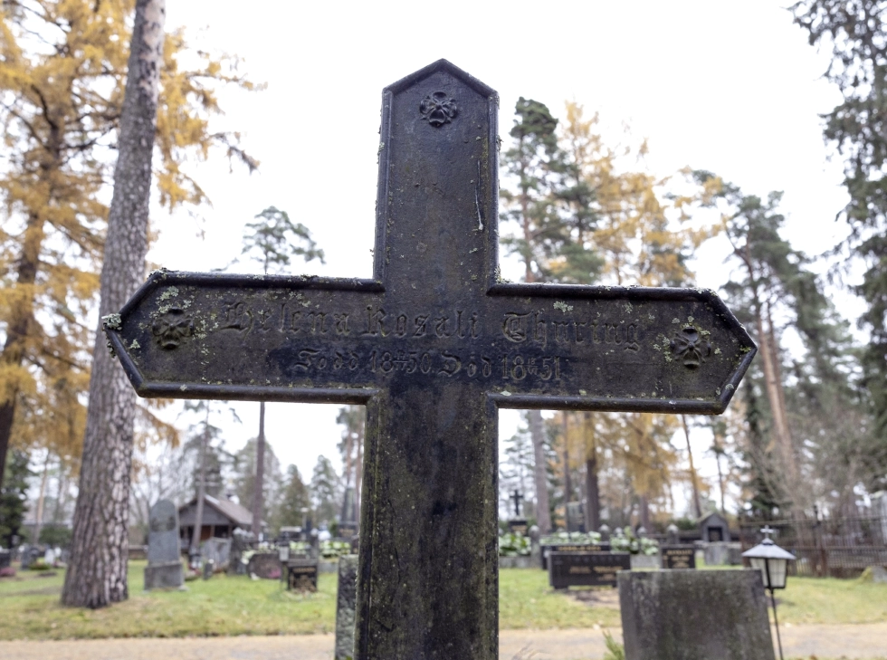 Joensuun hautausmaan vanhin muistomerkki on vain vuoden ja kahden kuukauden ikäisenä menehtyneen Helene Rosalie Thuringin hauta.