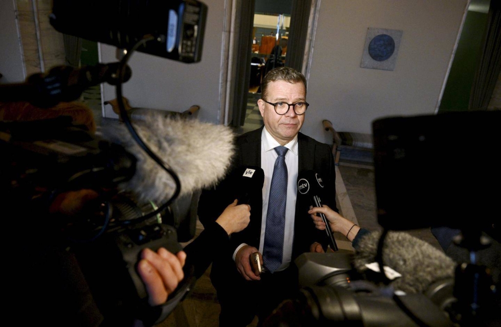 Pääministeri Petteri Orpon (kok.) mukaan itärajan tilanteessa on yhtymäkohtia vuoden 2015 pakolaiskriisiin.