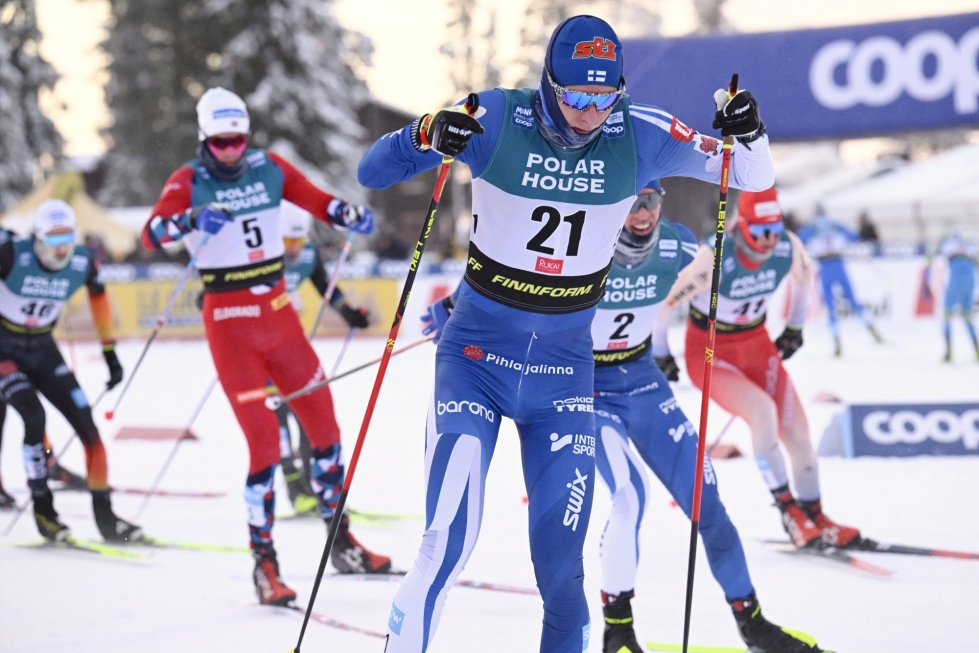 Remi Lindholm oli Rukalla vapaan hiihtotavan 20 kilometrin yhteislähdössä parhaana suomalaisena 12:s.