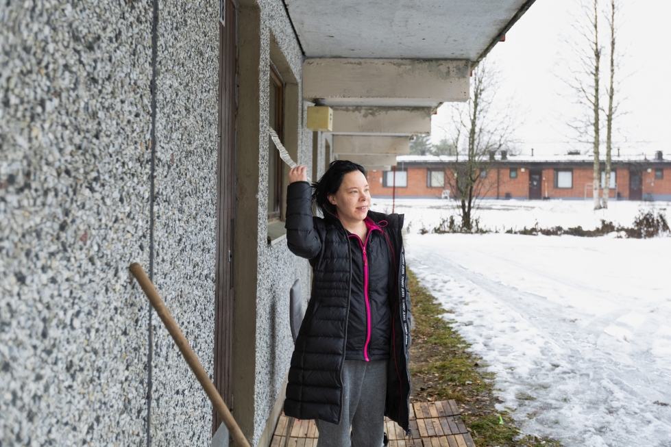 Johanna Pesonen on asunut koko ikänsä Ilomantsissa. Asunnoissa on paikkakunnalla paljon valinnanvaraa, sillä puolet kerrostaloasunnoista on tyhjillään.