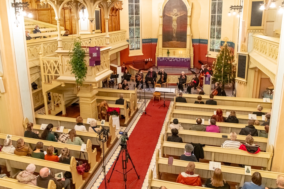 Perinteinen yhteislaulutapahtuma Kauneimmat joululaulut täyttää tänään Joensuun kirkon.