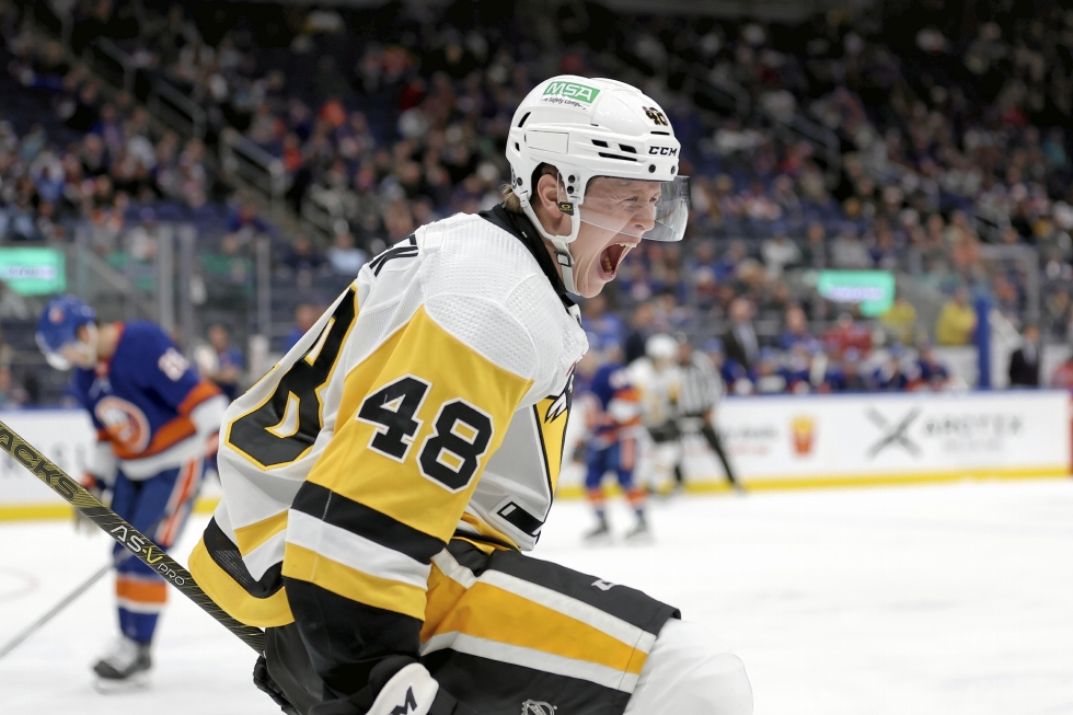 Valtteri Puustinen tuuletti joulukuussa NHL-uransa avausmaalia New York Islandersin kustannuksella.