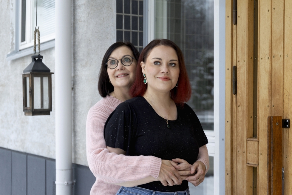 Päivi Janhunen ja Maiju Paukkala ovat äiti ja tytär, joilla on molemmilla siirtosydän. Äiti selvisi siirrosta hyvin, mutta tyttären kohdalla toipuminen on vielä kesken.