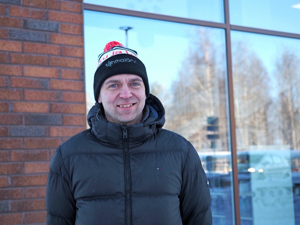 Tohmajärven kunnanjohtaja Mikko Löppönen iloitsee kunnan viime vuoden tuloksesta.