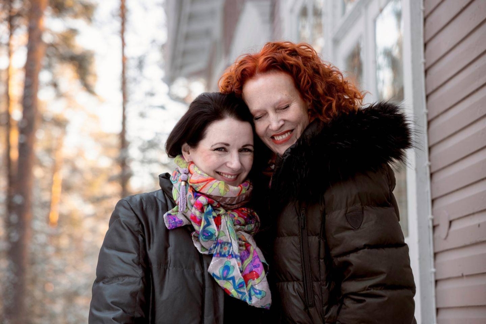 Laulaja ja kampaaja Katja Hintsa ja Saimi Hoyer ovat löytäneet toisistaan sydänystävät ja myös työtoverit. Ystävyys on kantanut vaikeiden aikojen yli.