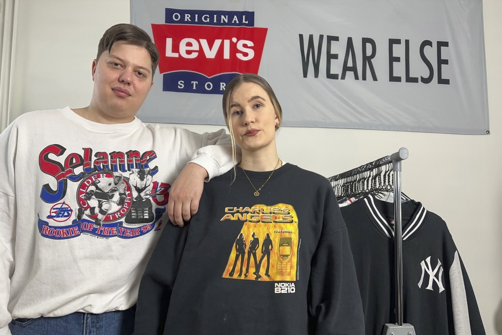 Daniel Böning ja Erika Heikkonen eivät osta enää omaan käyttöönkään vaatteita uusina. 