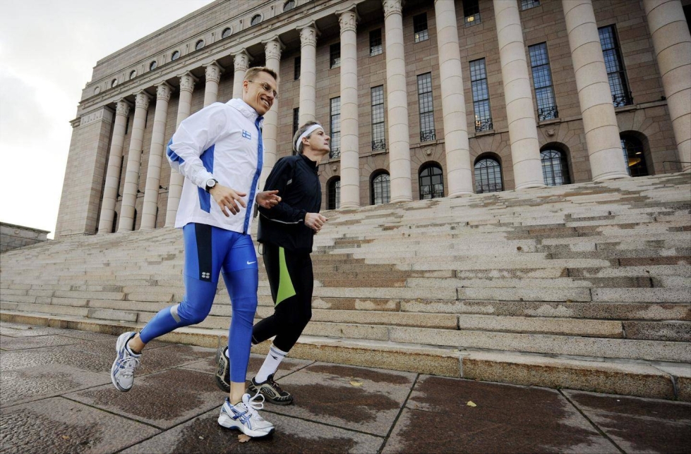 Alexander Stubb toi ulkoministeriaikoinaan ministerin imagoonsa mukaan myös urheilun. Hän lenkkeili Norjan silloisen ulkoministerin Jonas Gahr Stoeren kanssa lokakuussa 2008 eduskuntatalon edustalla.