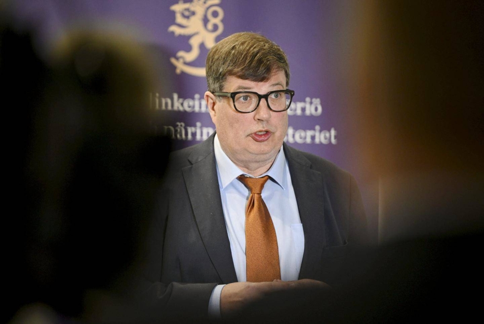 Työministeri Arto Satosen (kok.) mukaan työmarkkinajärjestöillä ei ole veto-oikeutta hallituksen päätöksiin.