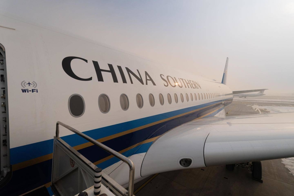 Matkustaja heitteli Kiinassa kolikoita lentokoneen moottoriin.