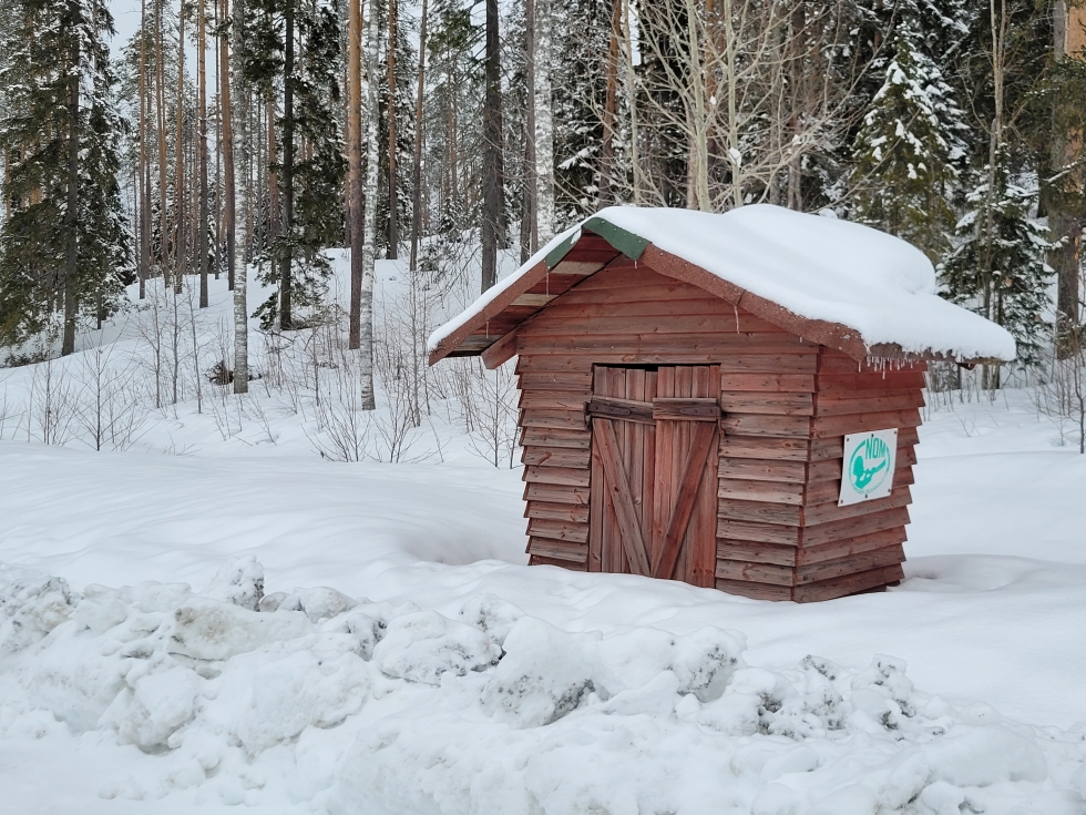 Lämpötila hipoi tänään jo kymmenen asteen rajaa, mutta esimerkiksi Nurmeksessa lunta on vielä runsaasti.