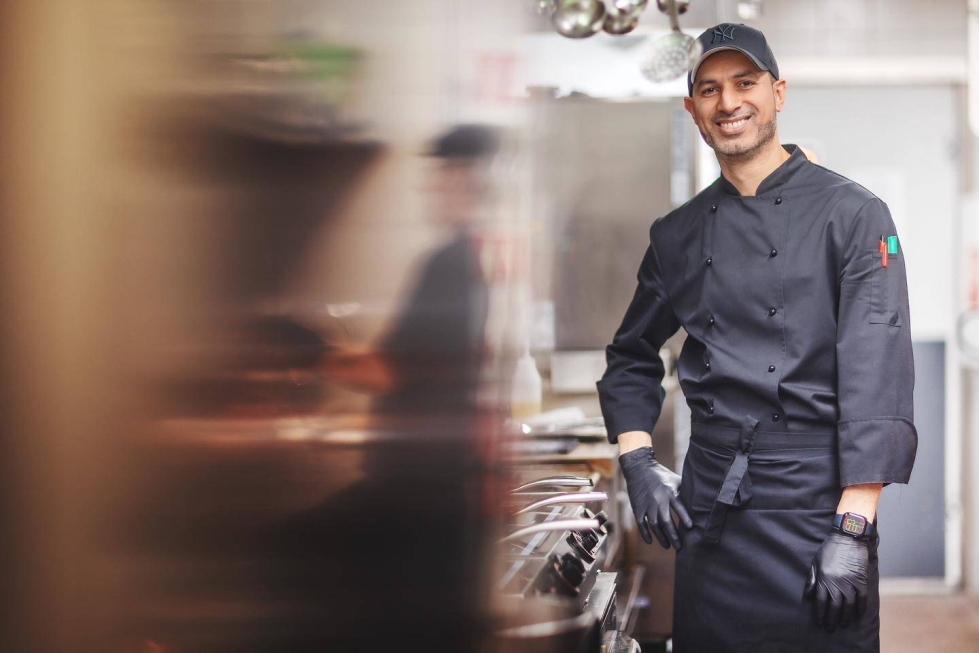 Työharjoittelussa Abdelmeguid on valmistellut listaruokia ja aamiaisia sekä tarjoillut asiakkaille. Työ on hänelle tuttua aikaisemmilta vuosilta.