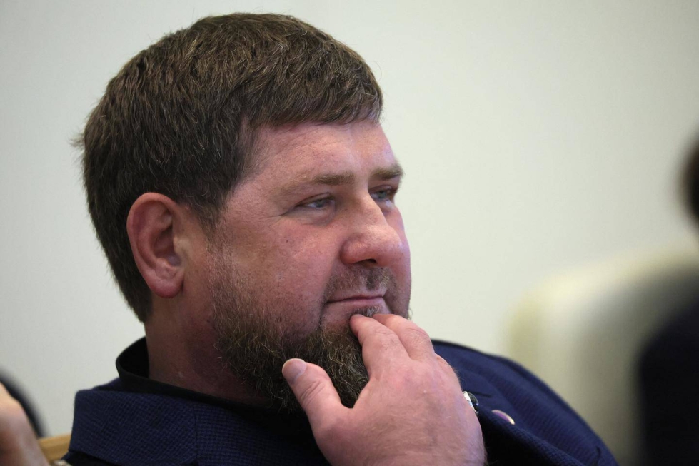 Lehdelle puhuneen tiedottajan mukaan ukrainalaisista sotavangeista käytävää kauppaa johtavat Ramzan Kadyrovin alaiset tshetsheenijoukot