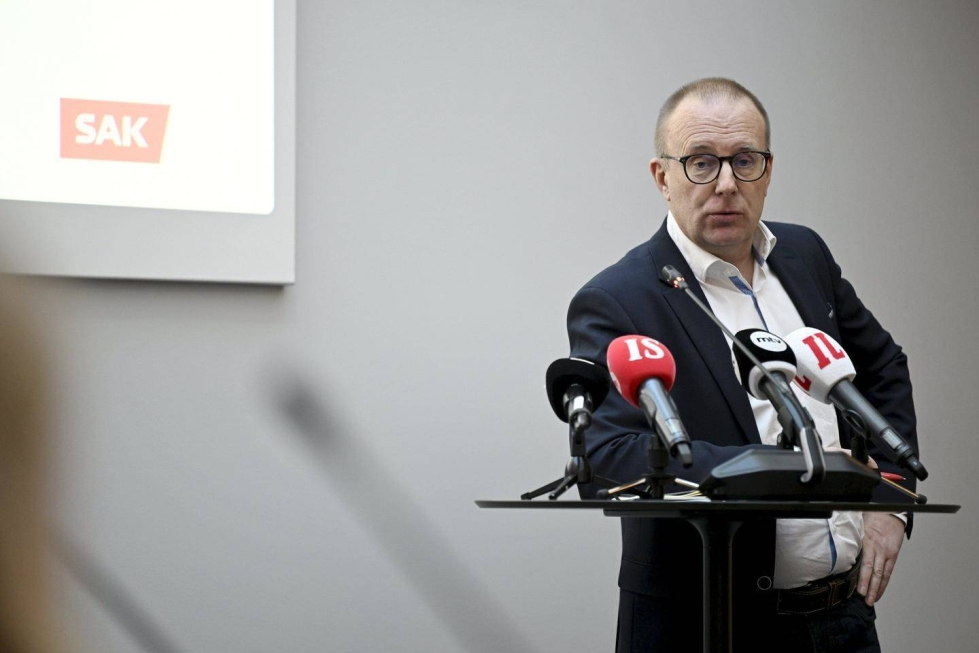 SAK:n puheenjohtaja Jarkko Eloranta johtaa SAK:n hallitusta.