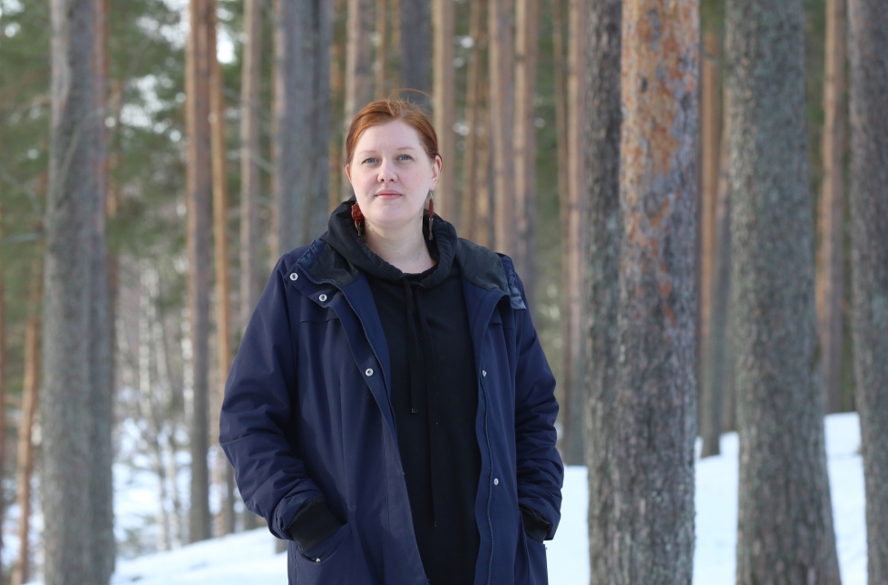 Nurmeksesta kotoisin oleva kirjailija Katja Kärki kirjoitti fiktiivisen romaanin kuvanveistäjä Eva Ryynäsestä.