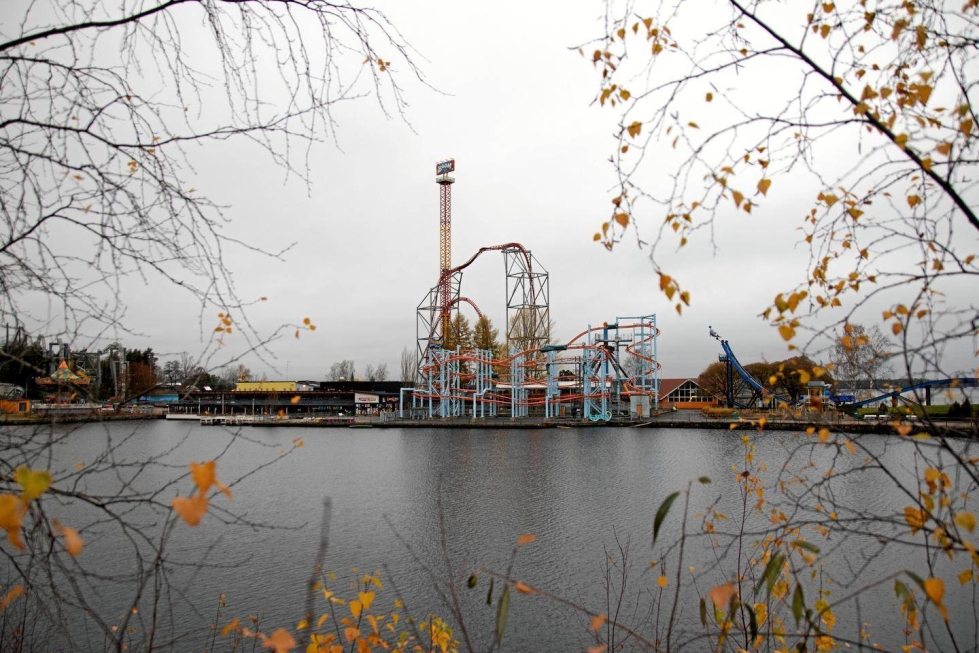 Särkänniemen huvipuisto sijaitsee Tampereella Näsijärven rannalla.