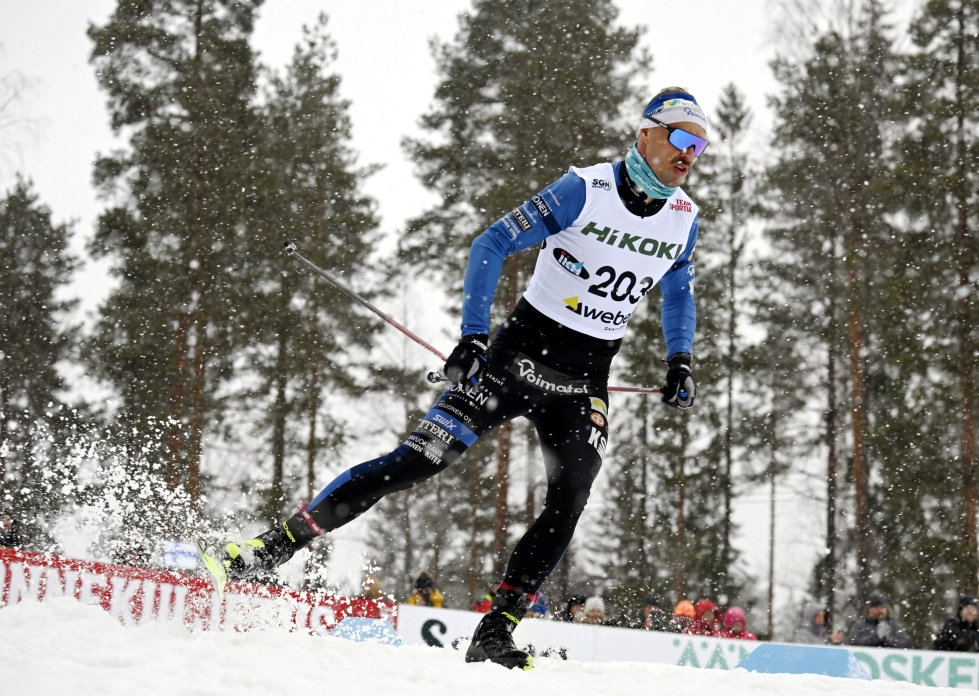 Puijon Hiihtoseuran Perttu Hyvärinen voitti vapaan hiihtotavan 10 kilometrin kisan.