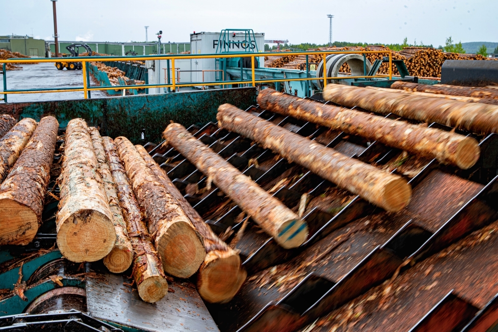 Metsätalouden ja puunkorjuun liikevaihto kasvoi, kuva Enocellin tehtaalta Uimaharjussa.