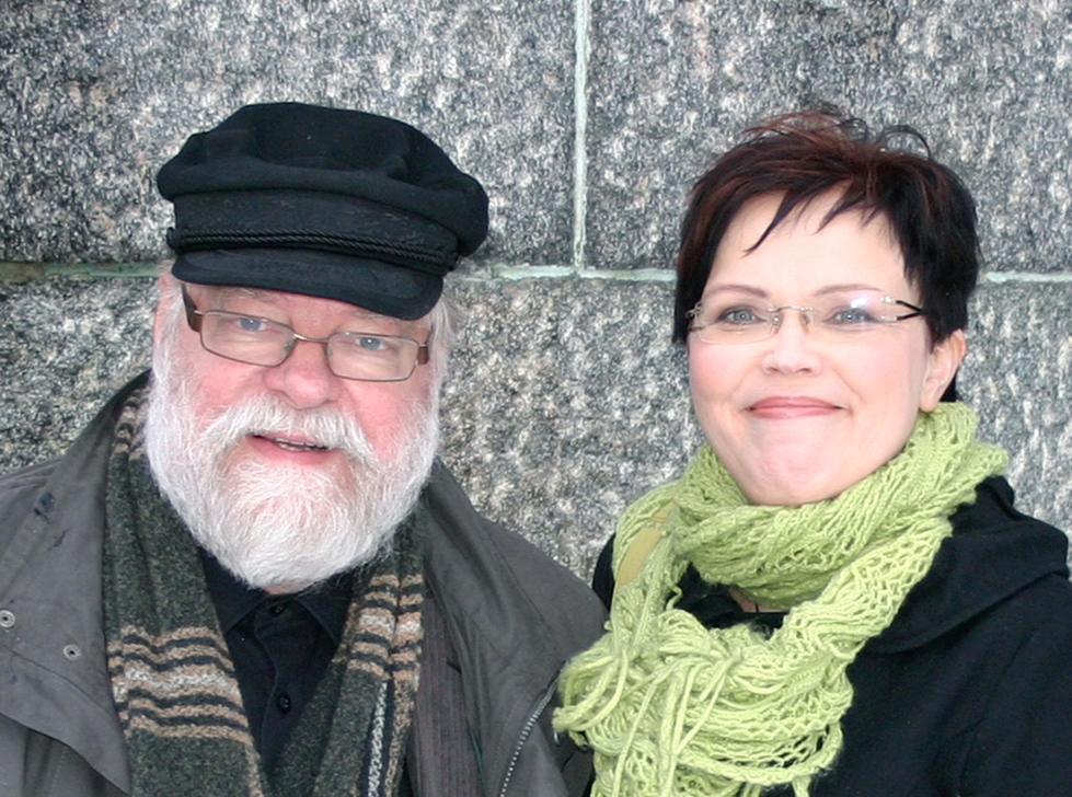 Säveltäjä Kaj Chydenius ja laulaja Tiina Pitkänen Karjalaisen arkistokuvassa vuonna 2012.