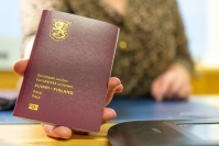 Onko passisi tai henkilökorttisi vanhentumassa kesälomakauden kynnyksellä? – Muista nämä uusiessasi asiakirjoja