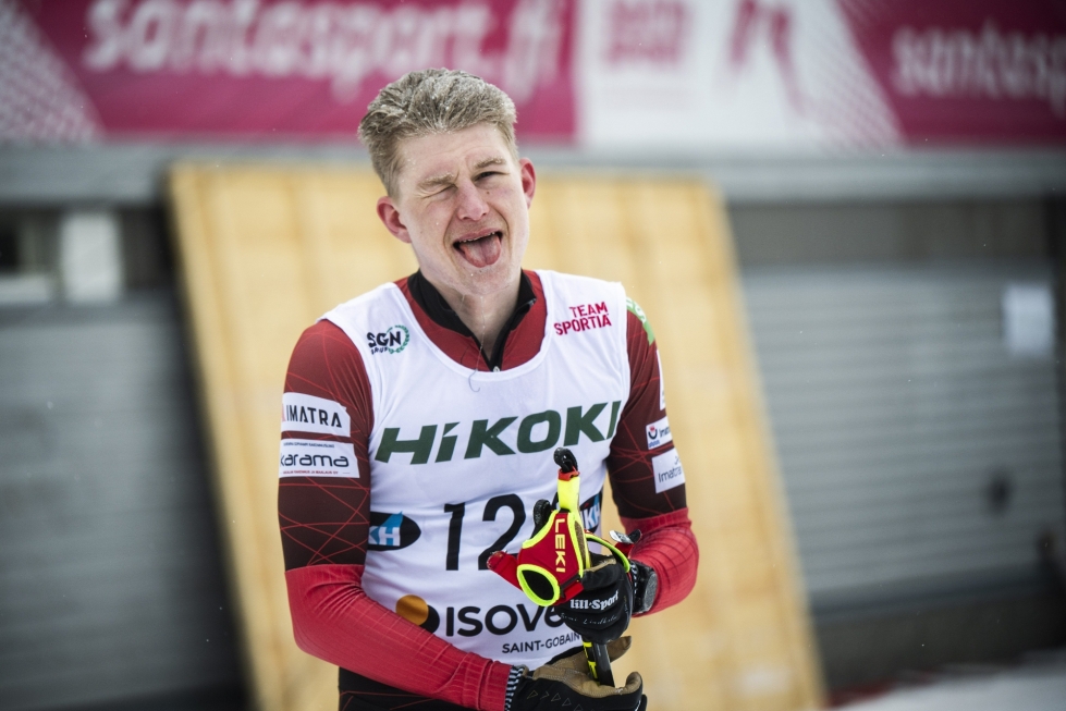 Imatran Urheilijoiden Remi Lindholm voitti SM-kultaa miesten 50 kilometrin perinteisen hiihtotavan kilpailussa Ounasvaaran Talvikisoissa Rovaniemellä sunnuntaina.