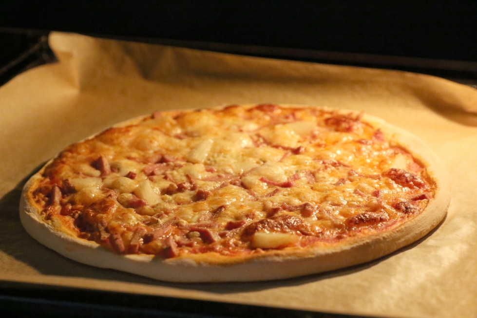 Ohjeen mukaan pitsaa pitää paistaa 225-asteisessa uunissa 12–15 minuuttia.
