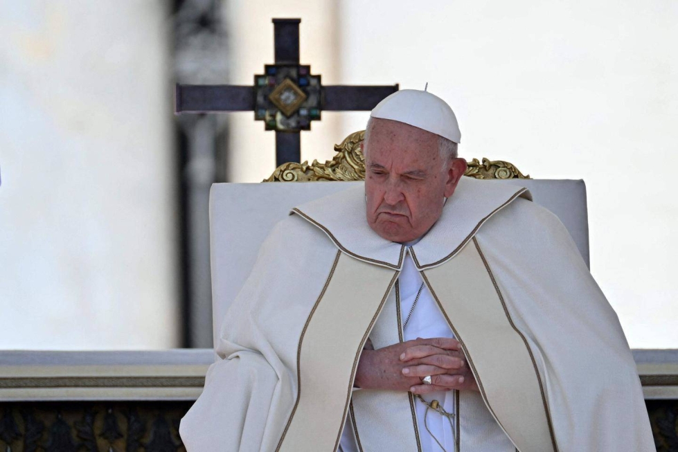 Paavi Franciscus käytti hyvin alatyylistä sanaa puhuessaan piispoille seksuaalivähemmistöistä, uutistoimisto Reuters kertoo lainaten italialaismedioita.