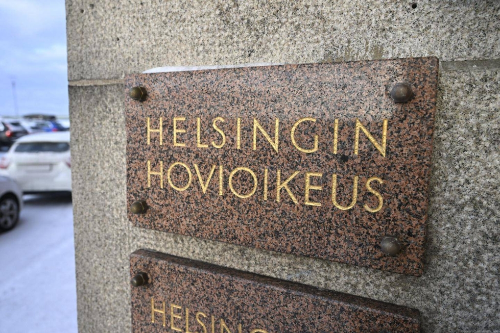 Helsingin hovioikeus on päättänyt vapauttaa raa'asta kirvesmurhasta tuomitun naisen, Ilta-Sanomat (IS) uutisoi.