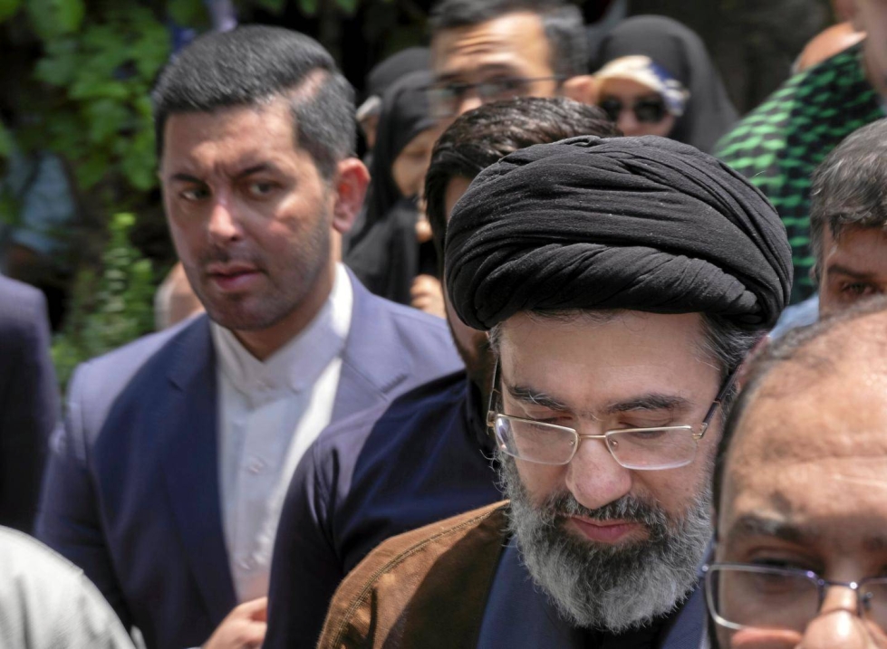 Iranin hengellisen johtajan ajatollah Ali Khamenein poika Mojtaba (kesk.) otti osaa Jerusalem-päivän mielenosoitukseen Teheranissa toukokuussa 2019.