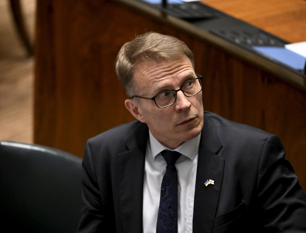 Kokoomuksen Jukka Kopra eduskunnan kyselytunnilla Helsingissä 7. maaliskuuta. 