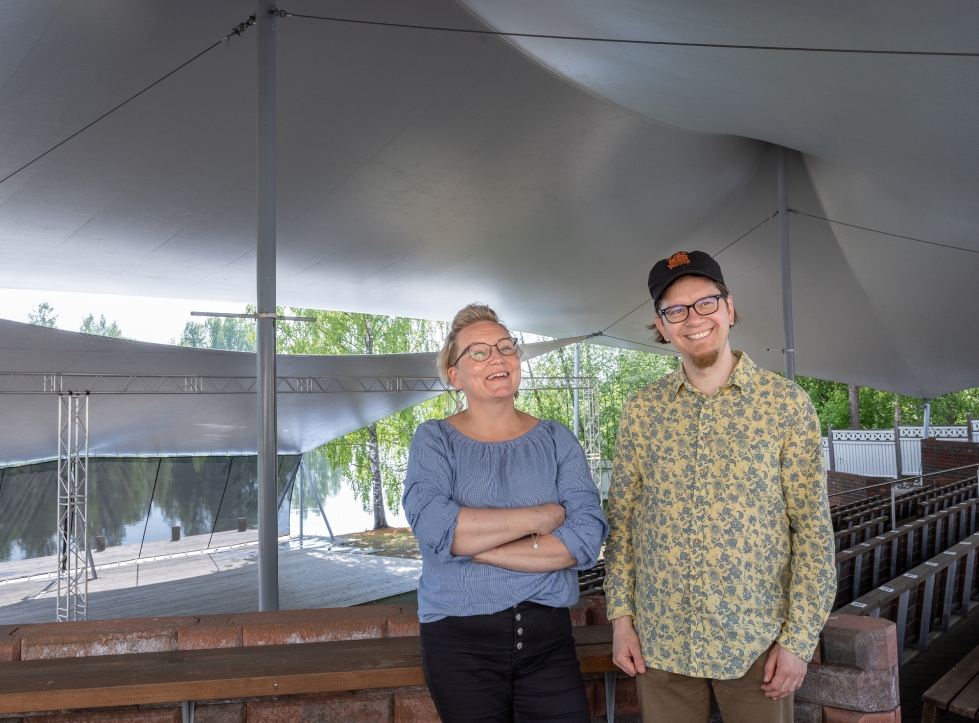 Utran uittotuvan ulkoareena on sekä yleisön että artistien suosima kesätapahtumapaikka, kertovat Sanna Könönen  ja Tommi Piipponen.