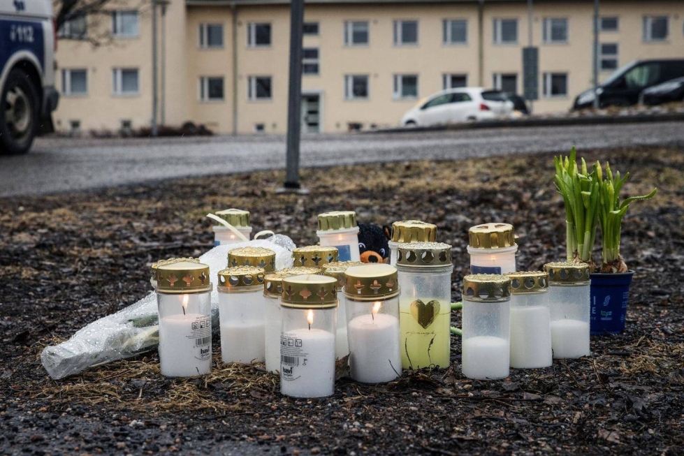 12-vuotias poika kuoli 2. huhtikuuta ampumisessa Vantaalla Viertolan koululla. 12-vuotiaan ampujan käyttämä ase oli 22-kaliiperinen revolveri.
