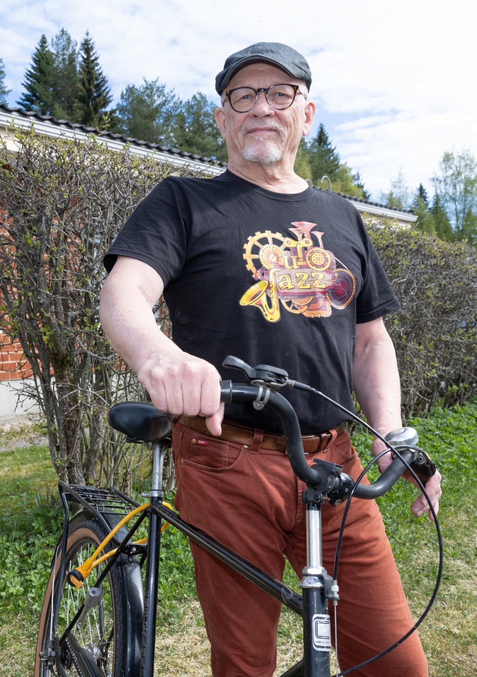 Outokumpulainen Matti Väänänen haki jäykkäkouristusrokotteen sen jälkeen, kun hänen kimppuunsa hyökkäsi pyörälenkillä koira.