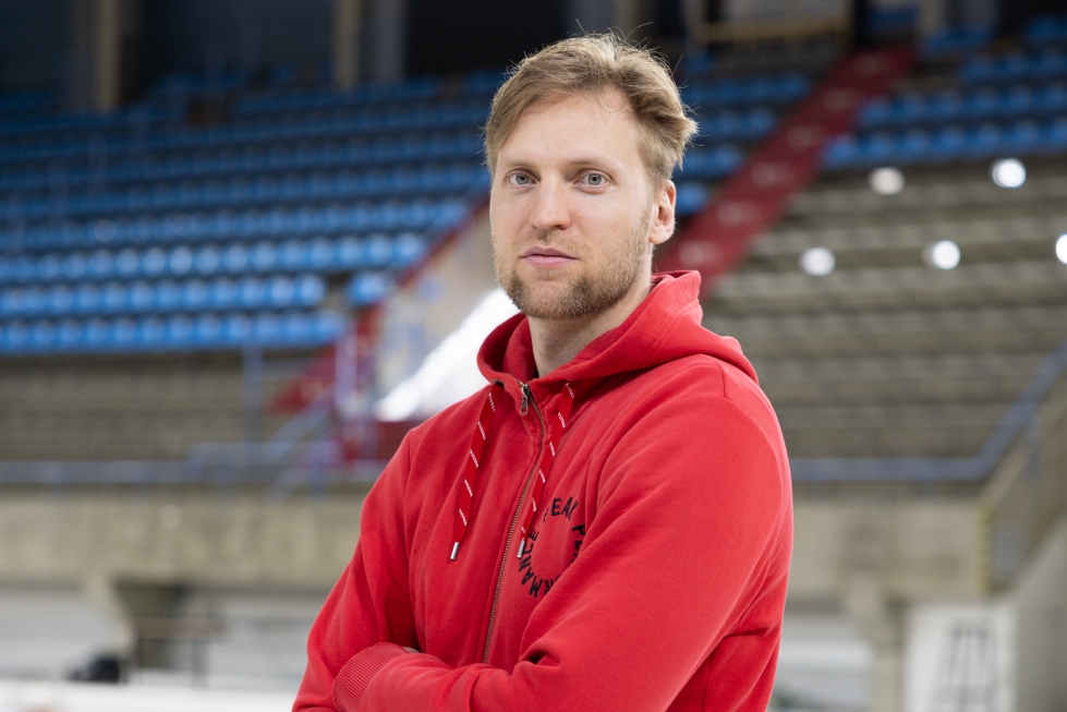Oula Uski kuvattuna vuosi sitten Joensuun jäähallissa. Hän oli tehnyt tuolloin sopimuksen Oberliigaa pelaavan saksalaisseuran kanssa.