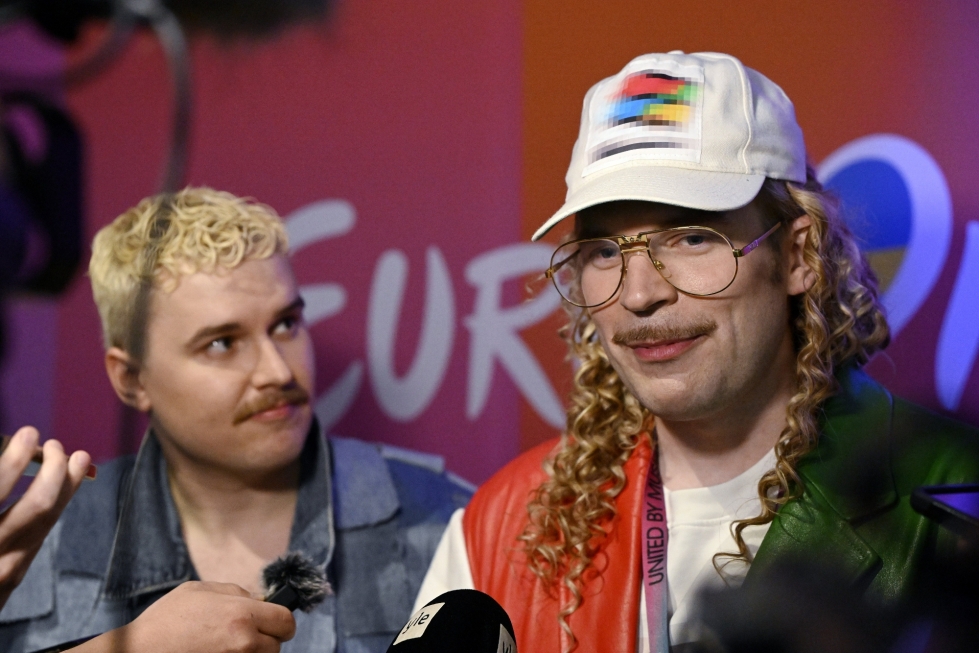 Laulaja Henri Piispanen (vas.) ja Windows95man eli Teemu Keisteri edustavat Suomea Euroviisuissa.