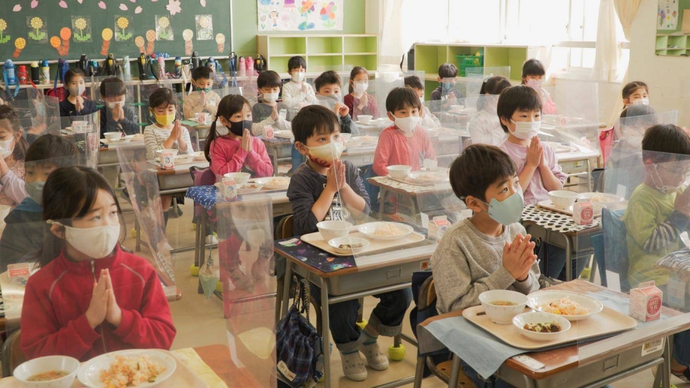 Kouluvuosi Japanissa seuraa Japanin peruskoululaisten arkea.
