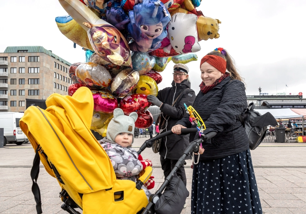 Pian kaksivuotias Manna yllätti äitinsä Mari Keskisen vappupallovalinnallaan. 