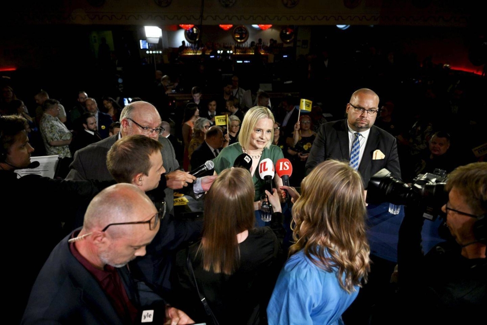 Perussuomalaisten puheenjohtaja Riikka Purra ja puoluesihteeri Harri Vuorenpää kommentoivat puolueen heikkoa vaalimenestystä Helsingissä sunnuntaina.