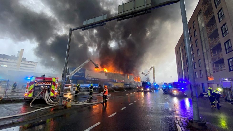 Teollisuuskiinteistö paloi Turun Pansiontiellä lokakuussa vuonna 2020.
