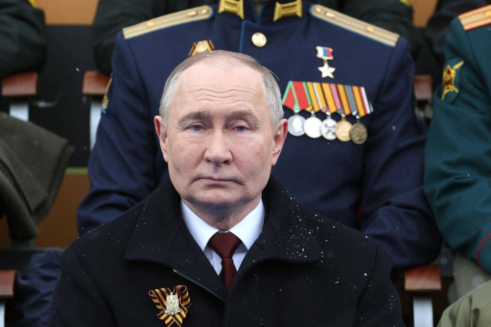 Vladimir Putin voitonpäivän paraatissa 9.5.2024.