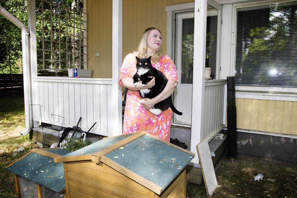 Liperiläinen Suvi Kaasinen on tiennyt oikeastaan aina, että haluaa elää parisuhteessa, mutta lasten osalta ajatukset ovat muovautuneet vuosien varrella. Tällä hetkellä perheeseen kuuluu kumppani ja kaksi kissaa.