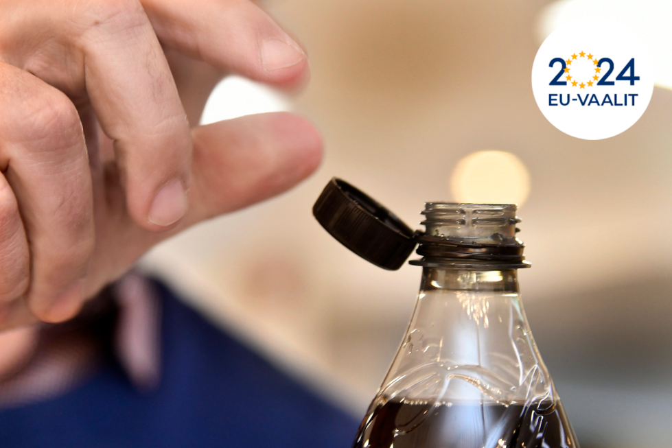 Pullonkorkkien täytyy pysyä kiinni alle kolmen litran juomapakkauksissa 3. heinäkuuta alkaen kaikkialla EU:ssa.