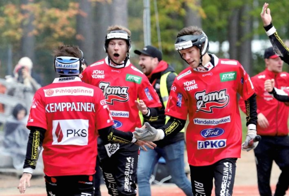 Mikko Kemppainen, Henri Litmanen ja pitkän jatkosopimuksen tehnyt Konsta Piironen jatkavat pelaamista JoMassa myös ensi kaudella.