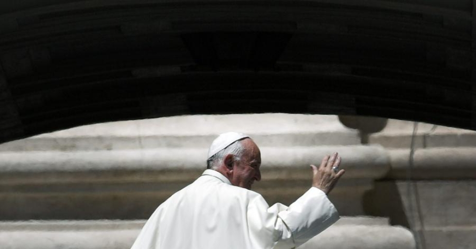 Paavi Franciscus sanoo, että kristittyjen pitäisi pyytää anteeksi kaikilta syrjityiltä ryhmiltä. LEHTIKUVA/AFP