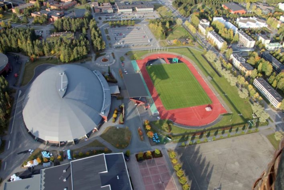 Mehtimäen urheilupaikkoja kuvattuna kuumailmapallosta viime syyskuussa.