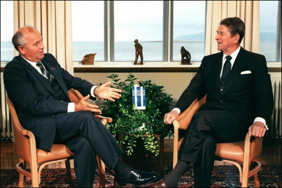 Mihail Gorbatshov ja Ronald Reagan tapasivat Reykjavikissa syksyllä 1986. LEHTIKUVA/AFP