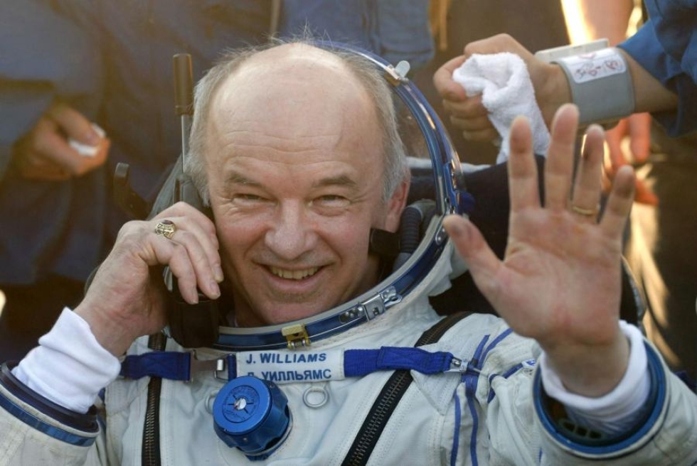 Astronautti Jeff Williams vieti pitkän huikosen avaruudessa. Kuva otettu heti hänen saavuttuaan maan pinnalle Kazakstanissa. LEHTIKUVA/AFP