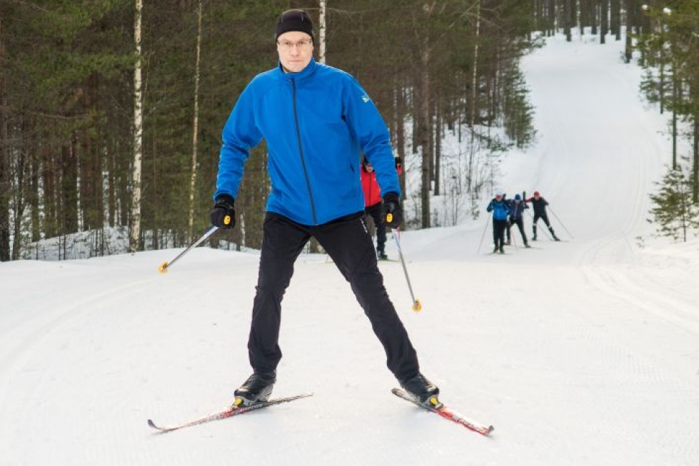 Kontiolahtelainen Pekka Kärki jäi hiihtokoukkuun viime talvena. - Eikä siihen muuta lääkettä löytynyt kuin uudet sukset 20 vuotta vanhojen tilalle.