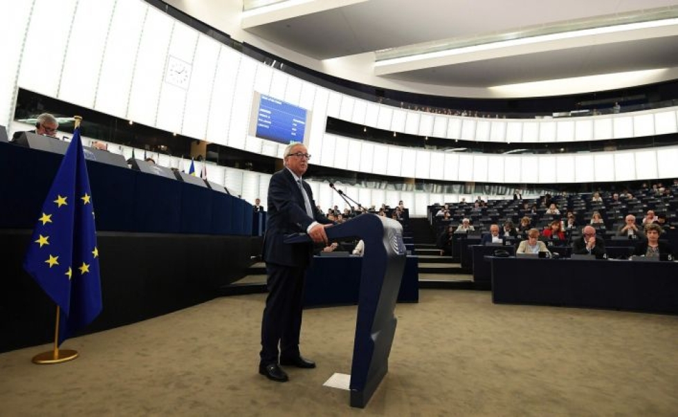 Komission puheenjohtajan Jean-Claude Junckerin mukaan komissio esittää muun muassa kellojen siirtelyn lopettamista. LEHTIKUVA/AFP