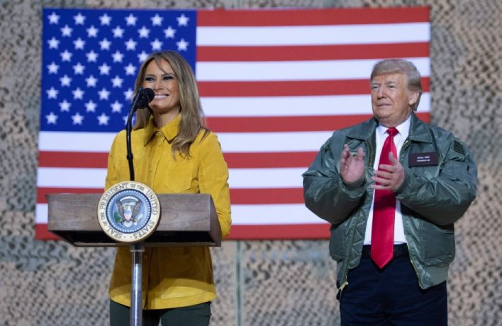 Vaimonsa Melanian kanssa matkannut presidentti Trump vieraili amerikkalaisessa sotilastukikohdassa pääkaupunki Bagdadin länsipuolella. LEHTIKUVA / AFP